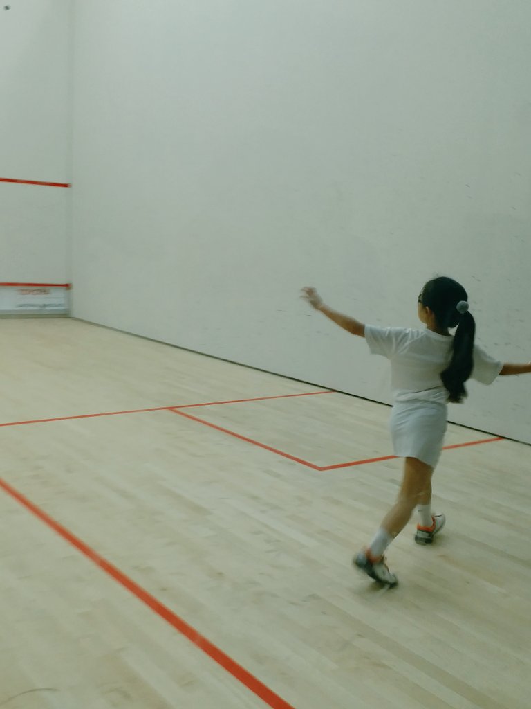 JuliaChak's tweet photo. Esther really enjoyed her first British Junior Closed! #thisgirlcan #girlssquash #bjc2019 https://t.co/QgCflqgZyk