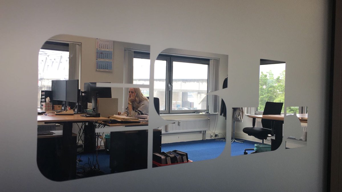 Impressed print&sign tweet media