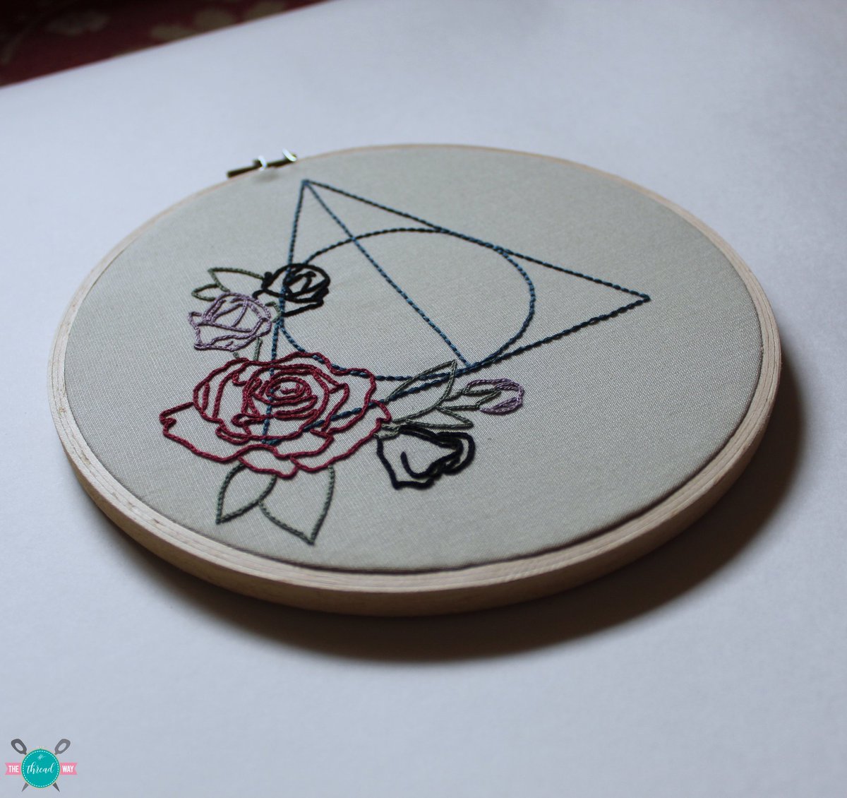 Harry Potter fans, where ya at? 💕
#thethreadway #embroideryart #embroiderydesign #embroideryhoop #embroideryfloss #handembroidery #HarryPotter #harrypotterfanart