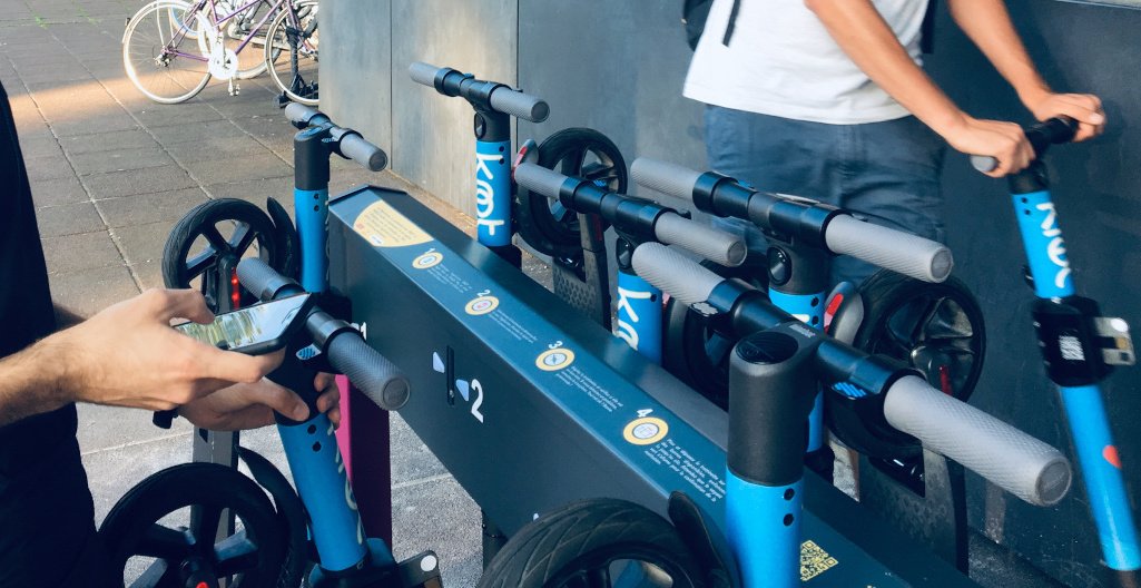 Rejoindre le centre ville de <a href="/villecolmar/">Ville de Colmar</a> depuis la gare n'aura jamais été aussi rapide🏃🏻‍♂️🛴 
Avec votre abonnement mensuel du #TERGrandEst vous profitez de -50% sur la location des trottinettes 
<a href="/Knot_city/">KNOT</a>