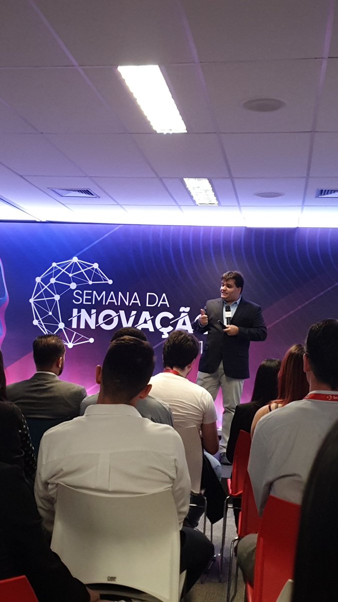 bbravita's tweet photo. Gustavo Couto na semana da inovação. Exponencialidade e futuro: podemos analisar o motivo do sucesso das startups e a falência de grandes empresas através do conceito cisne negro (evento q ñ pode ser previsto, mas q possui grande impacto na sociedade) ex: Netflix e Uber #Unibrad https://t.co/U0cV7vmDmf