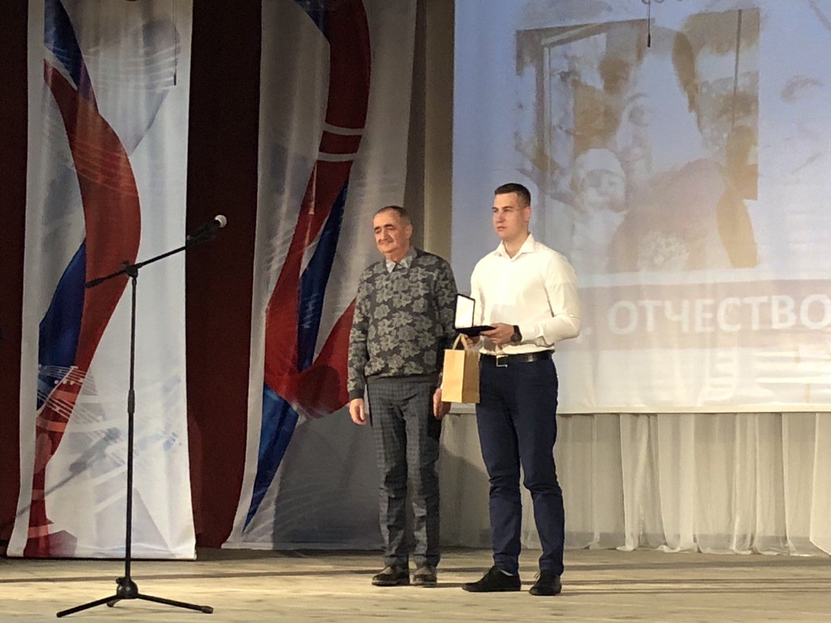 AmroyanRS's tweet photo. С огромным удовольствием вручил заслуженную награду Александру Коростелеву,  номинация "Деятельность и поступки, связанные со спасением жизни детей в текущем году". https://t.co/1f8EL3Mt5j