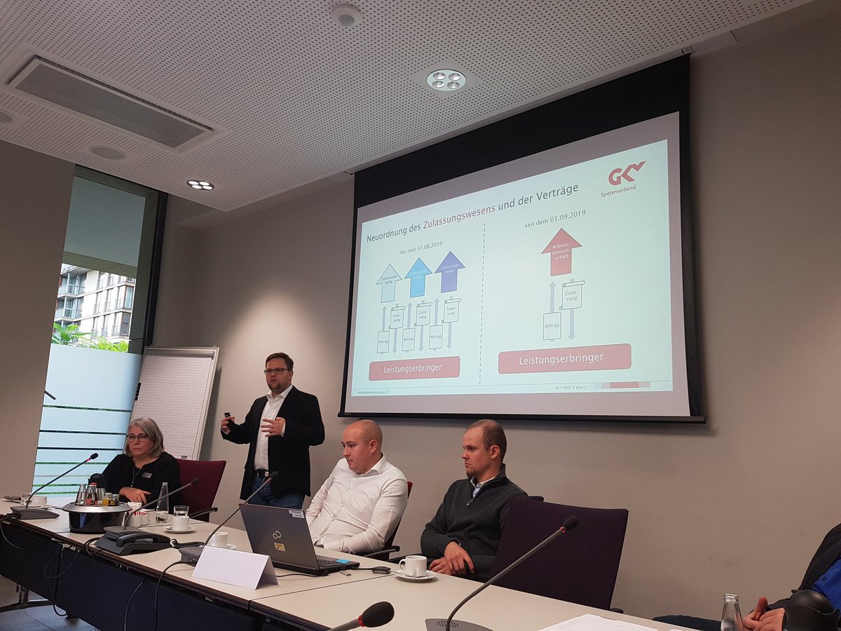 Franziska_Knoll's tweet photo. Ein bunter Themenmix heute beim #Pressesprechertreffen @GKV_SV: #Pflege über #Heilmittel #Hilfsmittel und #Gesundheitspolitik Danke! Toll so viele Kollegen zu treffen! 😊 @GKV_Sprecher @ikk_ev @IKKcl_Presse #ikkbb @IKKSuedwest @jh_privat @KarinKarinxl @MichaGottfried #wirsindgkv https://t.co/1VT0vYO0zB