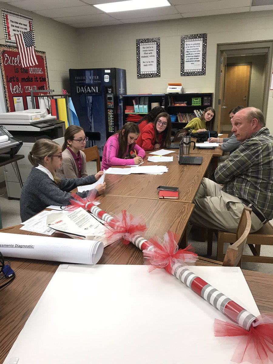 ausmms's tweet photo. Students meeting with the one and only #rickshelton to discuss their writing for our Munford Strong book @TCBOE  @MunfordMiddleAL @BlairKSteffens @ptalley1 #empoweredmms https://t.co/XKYpJc97HE
