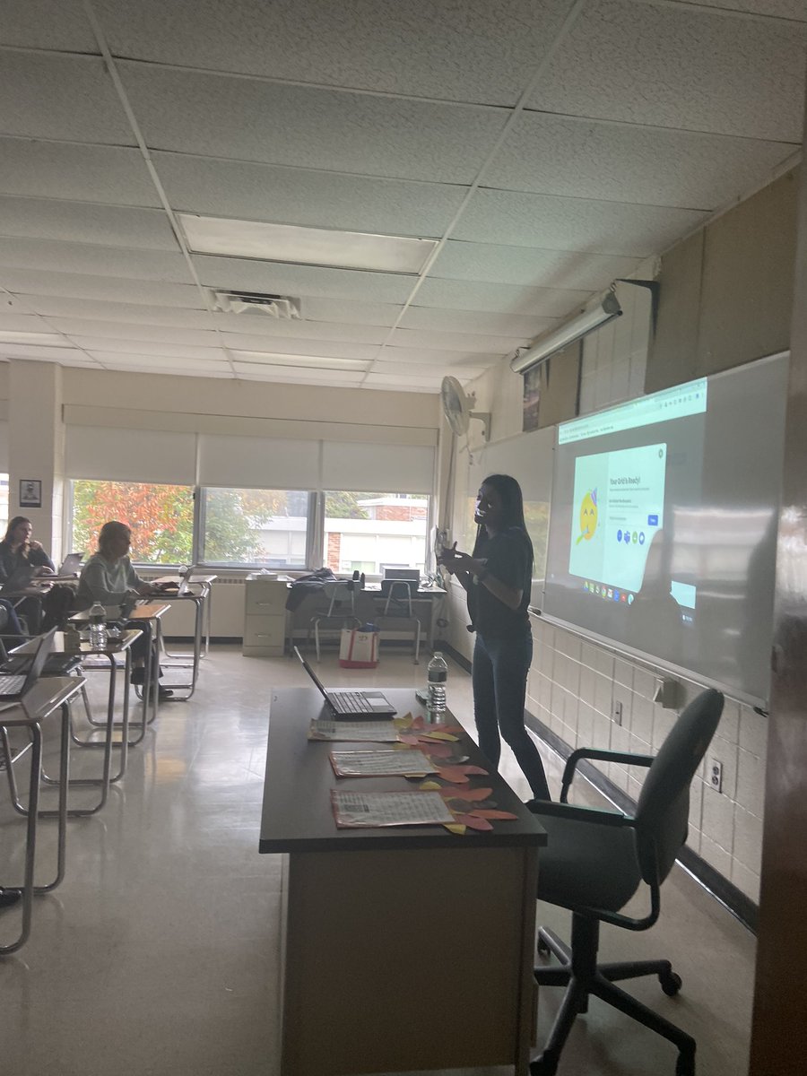 BayvillePrim's tweet photo. BP teachers present and learn! #lvcsdlearns #bayvilleprim https://t.co/KwwxA44SsS