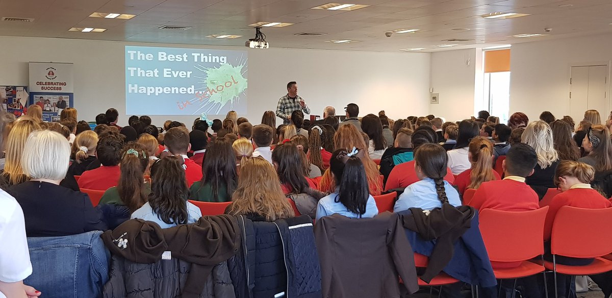 LibrarySTA's tweet photo. Had an amazing day showcasing all the cool things you can access with a @GlasgowLib community or student card and learning from other digital leaders in schools. The pupils were so enthusiastic and a credit to their schools! #DIMPYL @RMSadlerCGI @andrewjewell https://t.co/PtYjV02dbq
