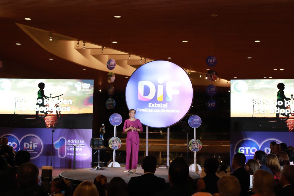 SABES_GTO's tweet photo. La comunidad SABES felicita a @AdrianaRamLoz Presidenta del @difgto por su entrega y dedicación en beneficio de las familias guanajuatenses, que se refleja en los logros presentados en su 1er. Informe de Actividades. #1InformeDIF #EsoEsGrandeza #FamiliasConGrandeza #YoSoySABES https://t.co/yxRyEEjwSK