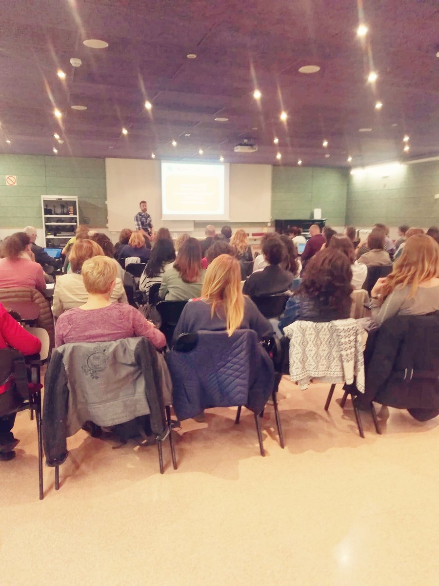 fundaciobcnfp's tweet photo. 📢Expliquem amb la @XarxaFP_SG els projectes de mobilitat 2020 🇪🇺🌍 per a #estudiantsFP, graduats i professorat de #FormacióProfessional 👩‍🔬👩‍💻👨‍🦰
➡️TNL Mobilicat
➡️Singulars
➡️Mobilitat #ErasmusPlus 
☝️de Barcelona i l'àrea metropolitana @SocioEconAMB https://t.co/e3MzGT6b0G