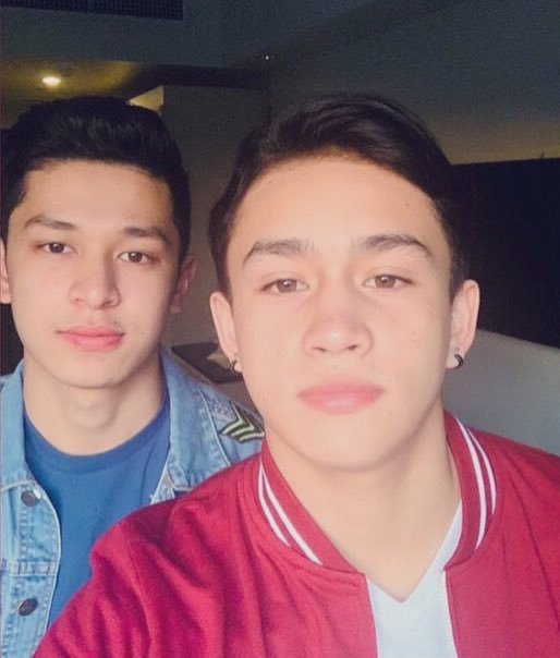 _x_jat's tweet photo. @mondaybluesz @ashdlmundo @MissKareee @tanredroncal @AljonMendoza_ #JonTan/#TanJon want to say hi👋🏻😄 https://t.co/twNR8f5tqZ