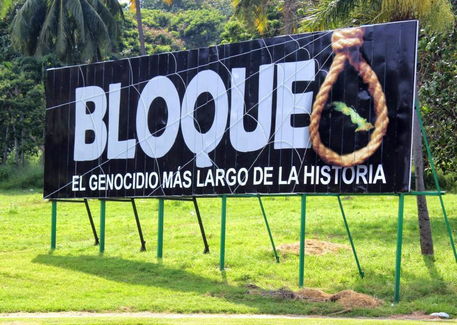 cubacooperaEcCo's tweet photo. Cuba ni se rinde ni se vende, vence.
@cubacooperaEcCo 
@CubaMINREX 
@DiazCanelB @Cubacoopera
@embacuba_ecuad 
#NoMasBloqueo 
#ElBloqueoEsReal
#Cuba https://t.co/g2qsB9Smp4