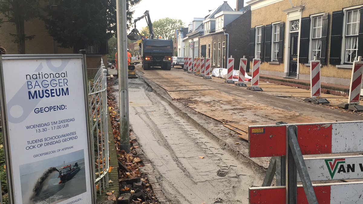 Het Baggermuseum ís natuurlijk ook de beste plek om te baggeren. Gelukkig zijn we gewoon bereikbaar met de auto vanaf de Geulstraat 🚙 #baggerpret #livingonthedredge