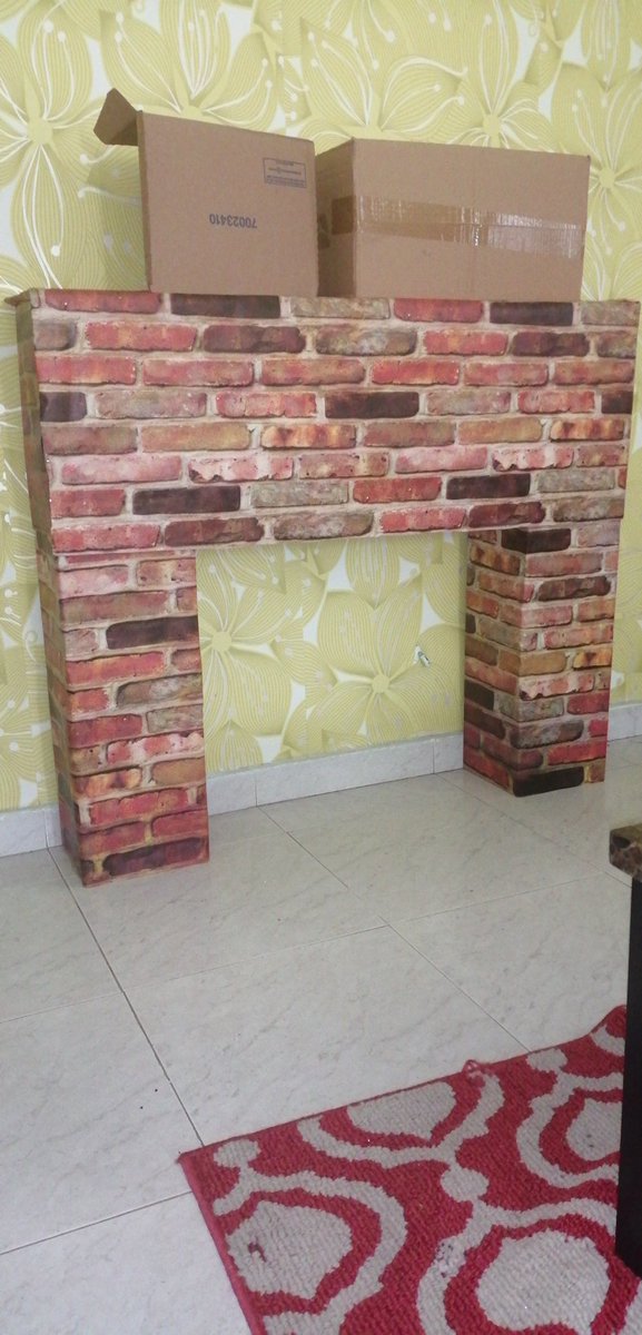 gatitaferoz507's tweet image. Este año me pidieron chimenea, y bueno, soy tremenda albañil😊 #xmasmood 😁🎅❄️❄️❄️