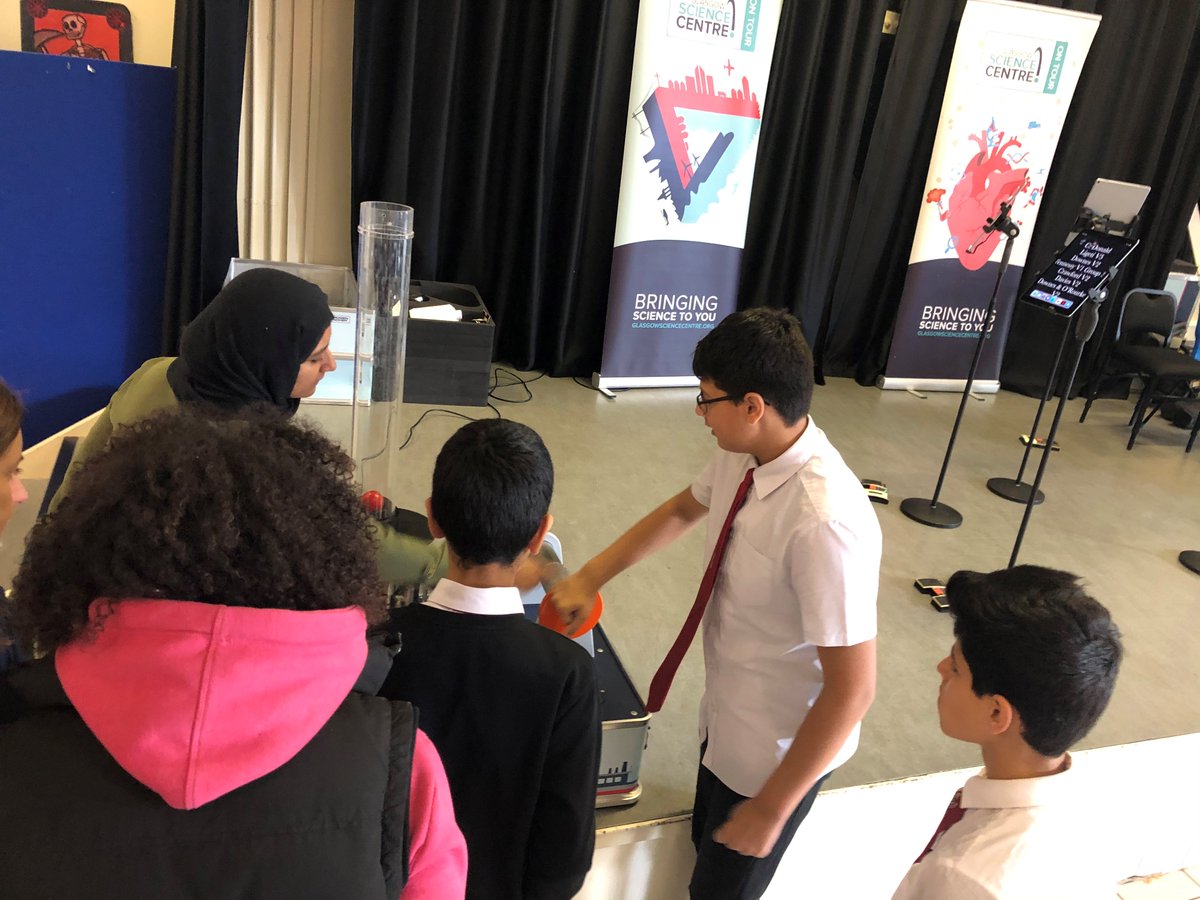 gsc1's tweet photo. What a morning our #GSCOnTour team had at @HillheadHS for Elemental Science with @ScotEnsemble! 🎼🎻🧪 https://t.co/iPbe0b2hkU