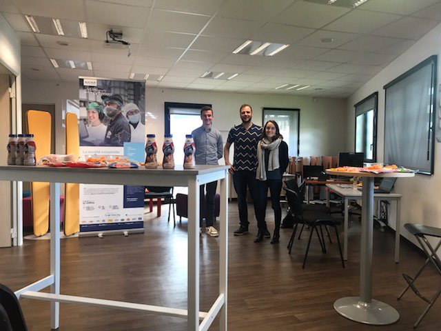 ameliedudouet's tweet photo. @groupe_lactalis #VersUnMetier @poleemploi_PDL 4/11 café latte à l'agence de Blain.une belle réussite pour cette 2eme Édition.32 personnes lors de cette rencontre le tout autour de bons fromages locaux😋 .Des recrutements a la suite  et de belles perspectives pour  les candidats https://t.co/tpz9ZtEDWl