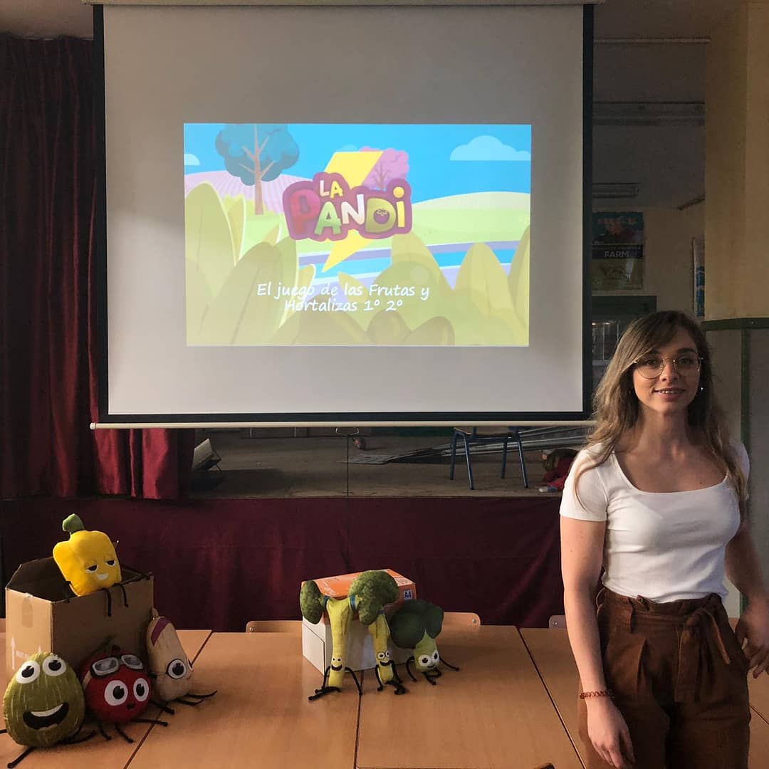AraceliCeip's tweet photo. Dentro del programa Creciendo en Salud que se desarrolla en el centro, hemos recibido la visita de LA PANDI. Una bonita actividad que ha permitido al alumnado conocer y adquirir hábitos saludables de alimentación. https://t.co/FM5q6AHPMj