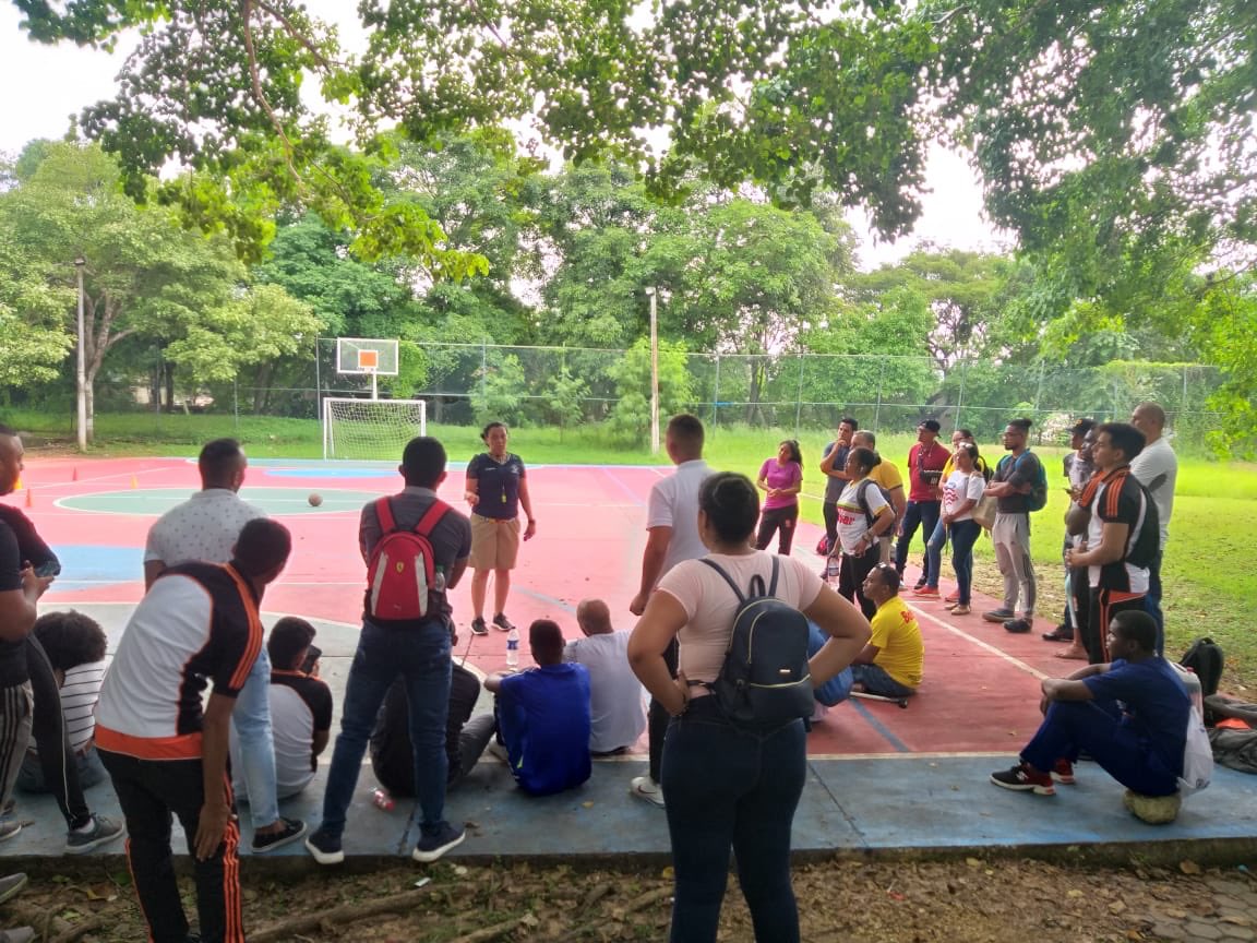 Finalizó con éxito la capacitación “Generalidades del Deporte Paralimpico y Entrenamiento en Silla de Ruedas”, organizado por  @iderbol.

♦️El evento contó con 80 participantes entre, Estudiantes, Deportistas, Entrenadores, Dirigentes Deportivos y Lic. en Educación Física.