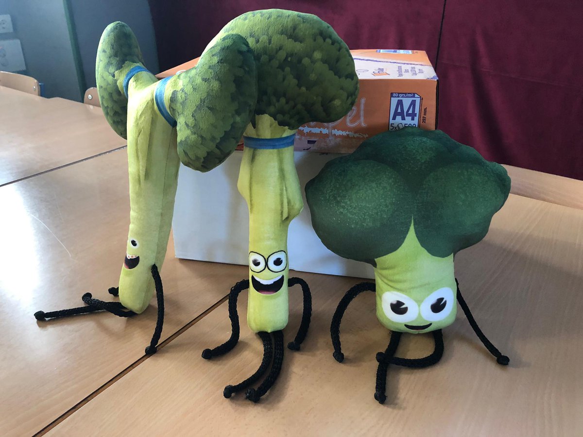 AraceliCeip's tweet photo. Dentro del programa Creciendo en Salud que se desarrolla en el centro, hemos recibido la visita de LA PANDI. Una bonita actividad que ha permitido al alumnado conocer y adquirir hábitos saludables de alimentación. https://t.co/FM5q6AHPMj