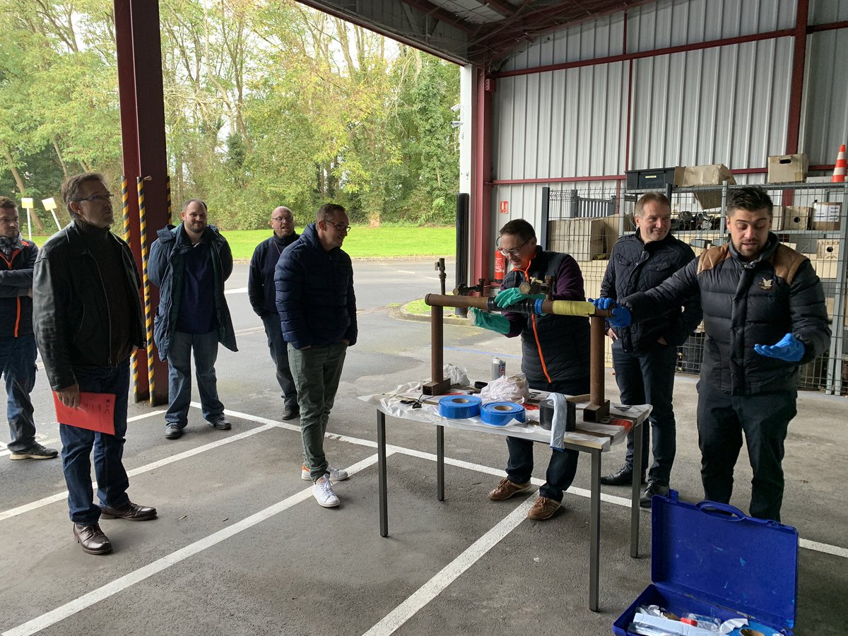 joan220's tweet photo. L’#AINPCEst et nos collègues chargés d’affaire réunis aujourd’hui à Henin Beaumont pour la présentation du système anticorrosion visco-élastique VISCOTAQ. Ses principaux atouts: Non toxique, facilité de mise en œuvre, respectueux de l’environnement🌱  #GRDFNO #legazvertlavenir https://t.co/2Rt6SpvwPG