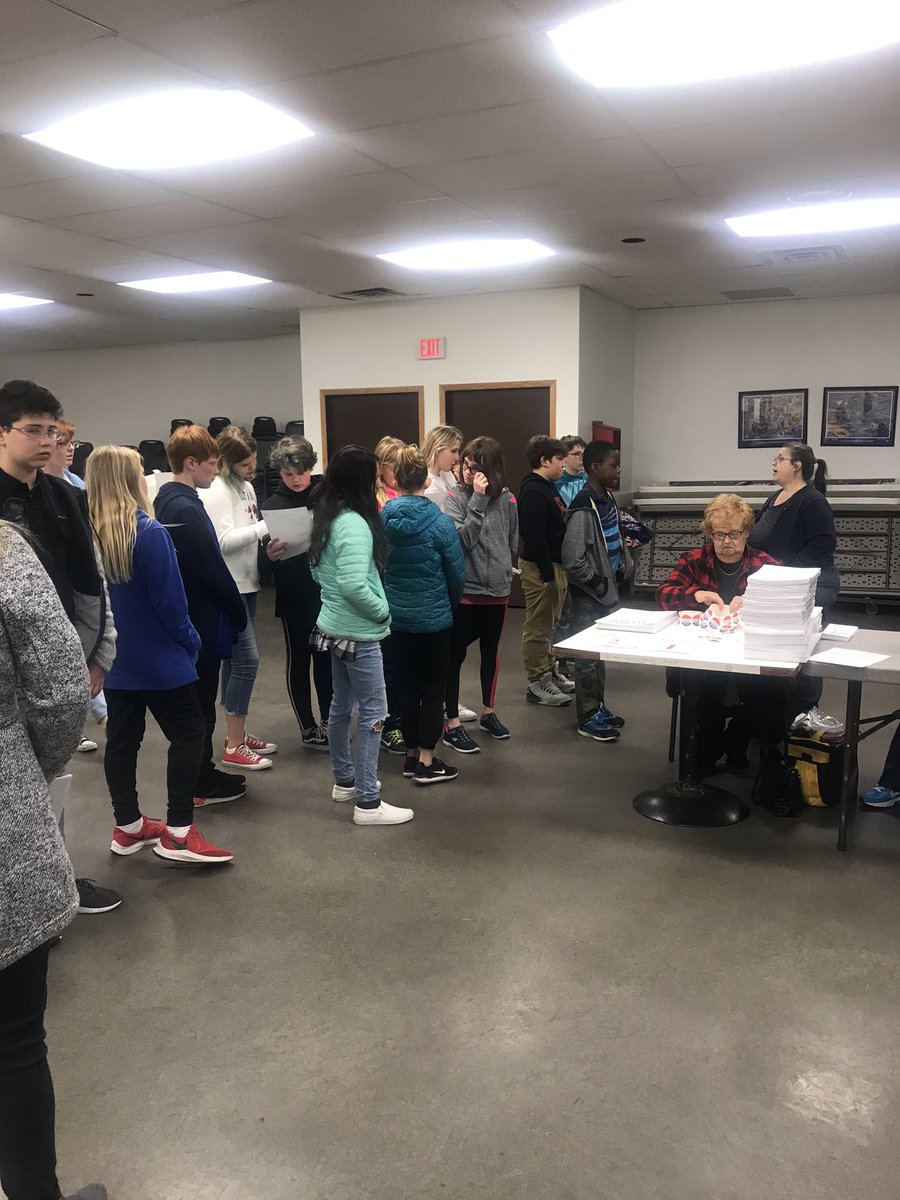 BF_Intermediate's tweet image. 7th graders had the opportunity to visit and learn about the voting process today! #BFMSlearns #preparingourfuture