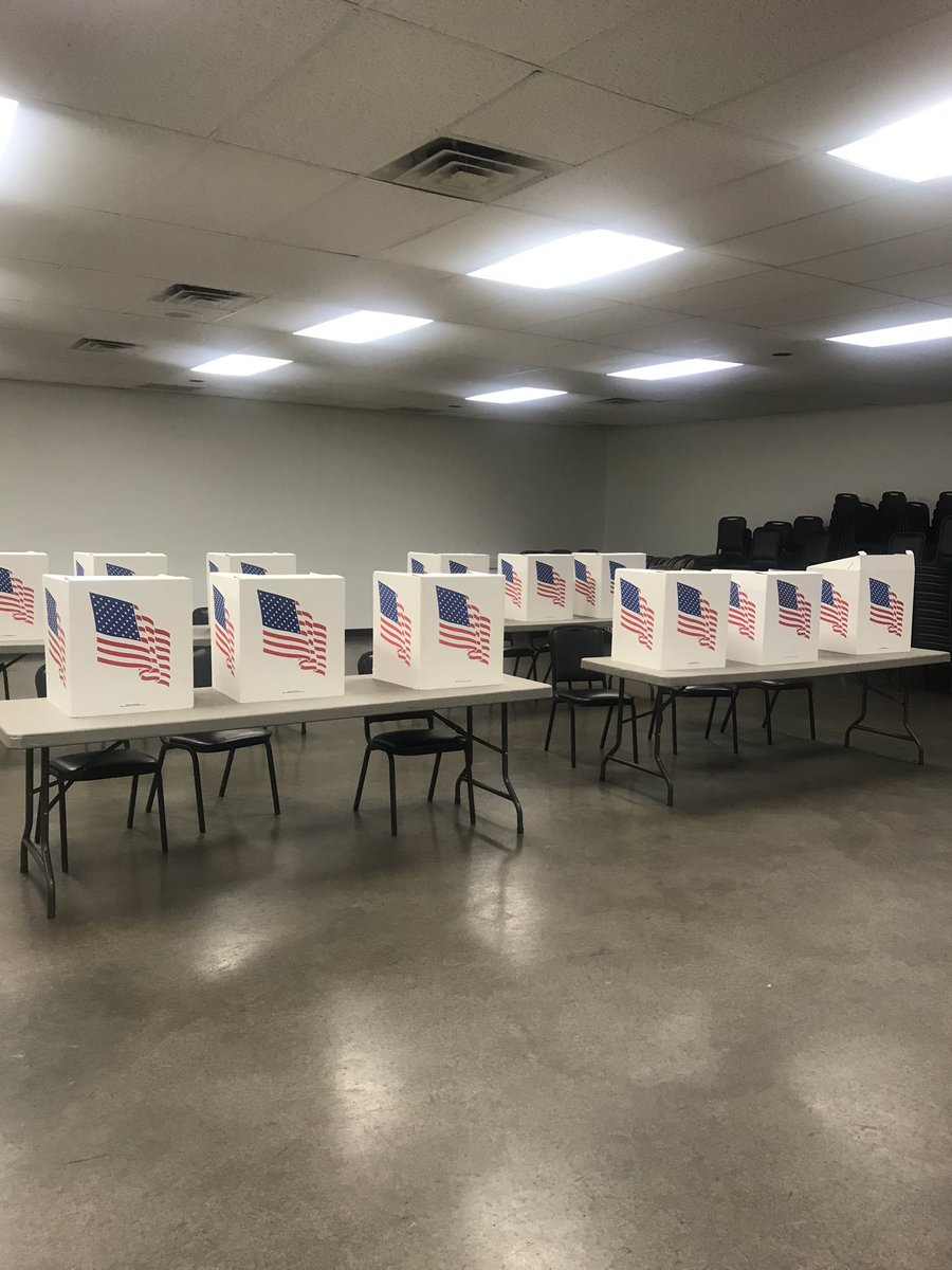 BF_Intermediate's tweet image. 7th graders had the opportunity to visit and learn about the voting process today! #BFMSlearns #preparingourfuture