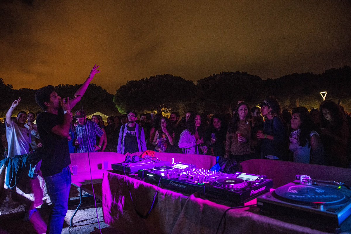 @PepeViyuelactor <a href="/manuchao/">Manu Chao</a> <a href="/openarms_fund/">Open Arms</a> <a href="/SolyMalamine/">soly malamine</a> <a href="/Rebelmadiaq/">Rebelmadiaq Sound</a> <a href="/bassicallyalex/">Alex Bass</a> <a href="/violetapalazon/">violeta</a> <a href="/chalart58/">chalart58</a> Moltes gràcies <a href="/violetapalazon/">violeta</a> per immortalitzar així l’Esperanzah! 💥🙌

#esperanzah19 #planetaesperanzah #tribuesperanzah