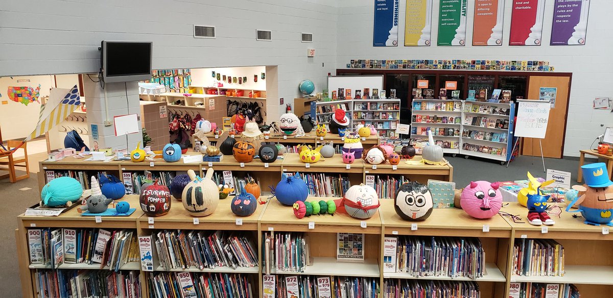MillCreekReads's tweet photo. So impressed with all the pumpkins that were turned in for our book character contest! Who will win?! https://t.co/QoQp1dAnD9