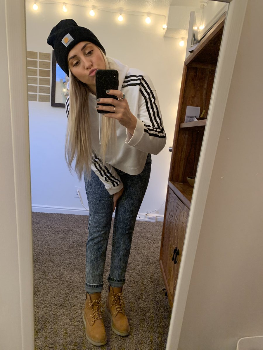 I just sent this picture to a client instead of my fiancé. How’s your Tuesday morning going!?😂🥴