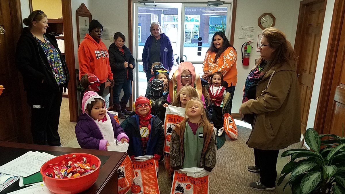 OsageInterlocal's tweet photo. We really enjoyed our trick or treat visitors on Halloween! 

The kids were from Osage Nation Head Start and WELA (Wah-Zha-Zhi Early Learning Academy). They enjoyed several stops in our building where they received candy. 

We sure enjoyed seeing all the little ones!

#WeAreOCIC https://t.co/v53u6HNazS