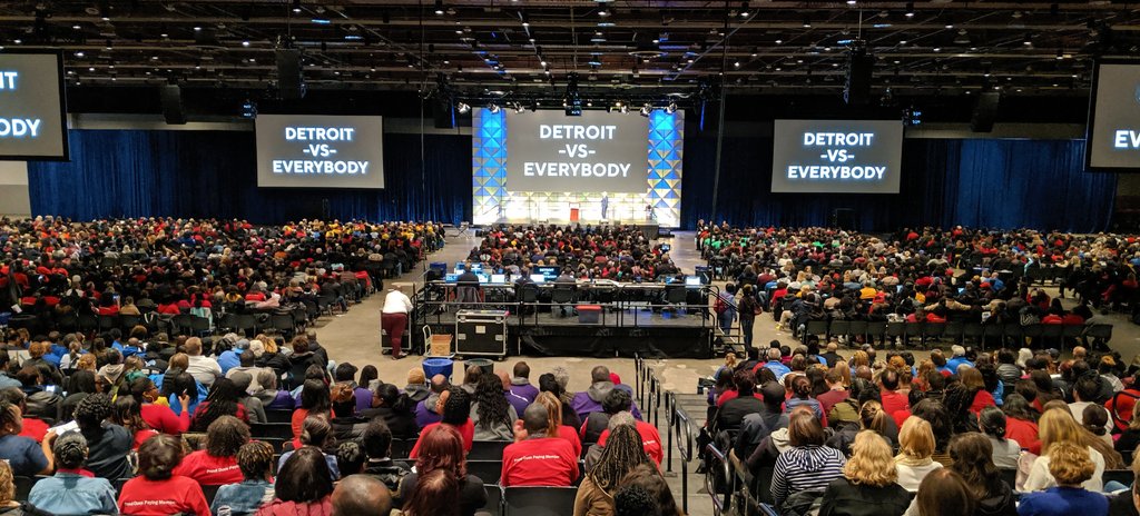 SteveDotEdu's tweet photo. Exciting day celebrating Detroit teachers and students at the #DPSCDRiseUp2019 PD day! Some scenes from @Dr_Vitti's rousing opening plenary. 🙌🎓🙌
#StudentsRise #DPSCDProud
#DPSCDTechIntegrate
#DetroitVsEverybody https://t.co/XanoVrEx5U