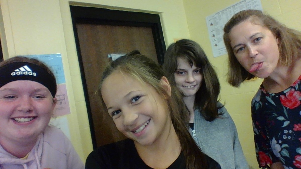 HapnerELA's tweet photo. we are her favorite students https://t.co/pphGEOAHnH