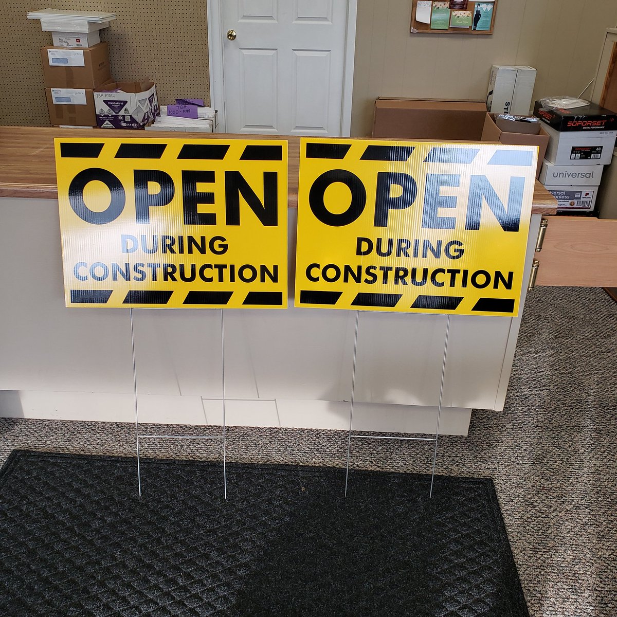 LorisPrinting's tweet photo. Black and yellow vinyl on yard signs makes them very visible!⚠️ https://t.co/gHHIb5Sjdh
