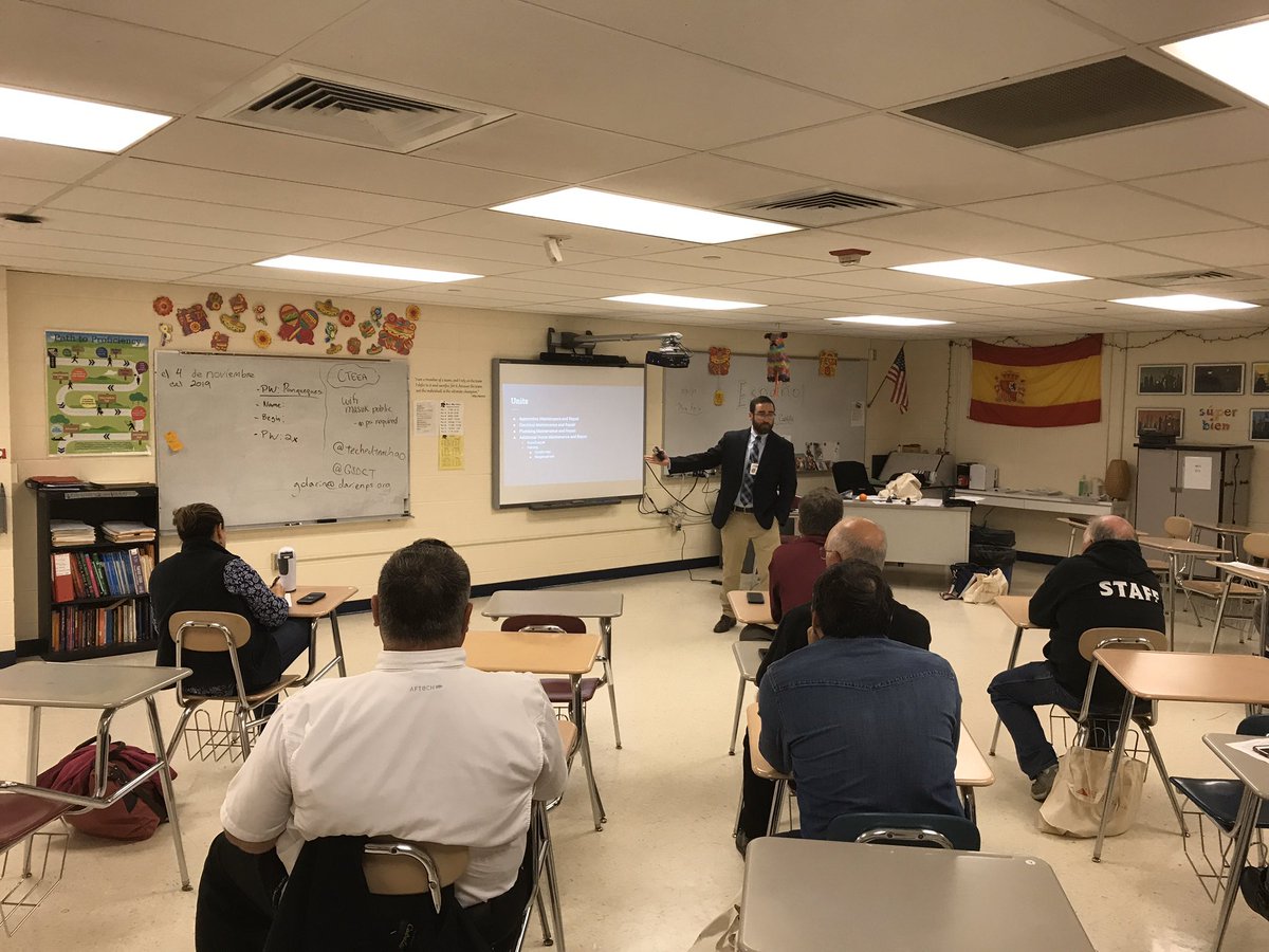 techedteachAO's tweet photo. @CTEEA conference: Sharing what we love; @GJDCT presenting DIY: a curriculum for all schools #edreform #STEM #teched #teaching #leadership #DIY #edchat #STEMeducation #fdesignschool https://t.co/i06c2qWgs7