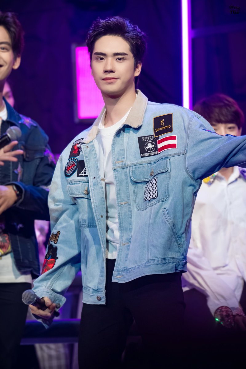Only__TEe's tweet photo. [03.11.19] …TEeTEe…
🎤 Week 7 Concert Superboy Project Presented by GSB @ LIDO CONNECT
.
“ เสื้อกินมือน้องค้าบบบบ ” 
.
#อะไรอะไรก็ตี๋ #TEeThanapon 
#superboyprojectweek7 https://t.co/azQApQXlft