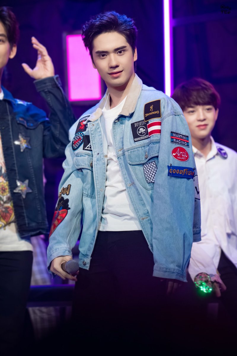 Only__TEe's tweet photo. [03.11.19] …TEeTEe…
🎤 Week 7 Concert Superboy Project Presented by GSB @ LIDO CONNECT
.
“ เสื้อกินมือน้องค้าบบบบ ” 
.
#อะไรอะไรก็ตี๋ #TEeThanapon 
#superboyprojectweek7 https://t.co/azQApQXlft