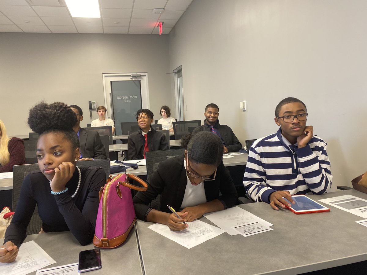 K_Clowdy's tweet photo. Students from @pghs_spartans taking notes as Miss Valencia Belle educates us on the importance of an @ACT score! #ACT30plus @ALPowerFdn @PghsGuidance https://t.co/zFXeEZcQOI