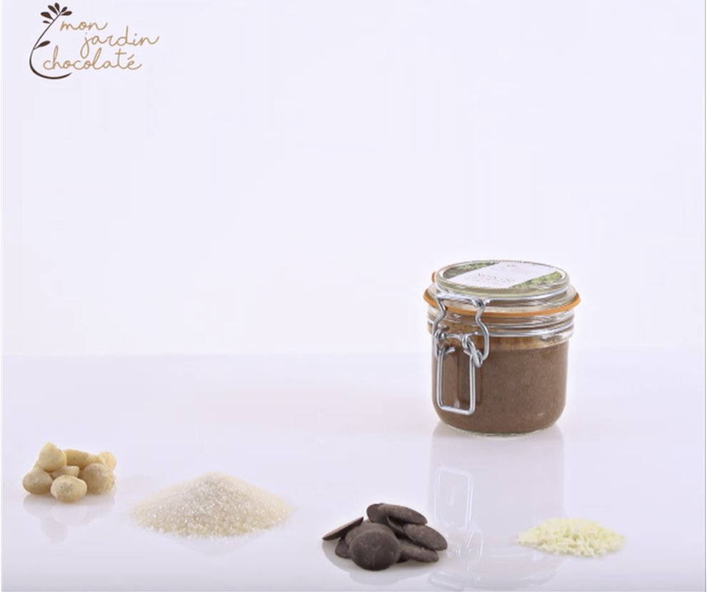 <a href="/181Degres/">181 degres</a> est très heureux d'accompagner <a href="/monjardinchoco/">Carine</a> pour sa nouvelle campagne pour son chocolat qui fait du bien, le <a href="/zenfie/">Zenfie</a> du chocolat. <a href="/Strategies/">Strategies</a> #publicité #huiledepalme #humour . le  1er film shorturl.at/luJX2