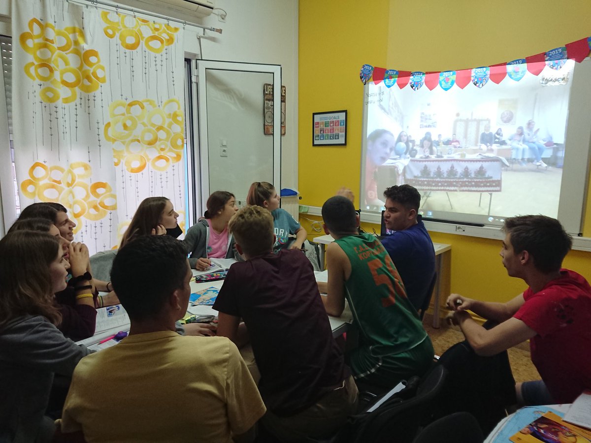 CatDourmousi's tweet image. Great to hear @dondi64 &apos;s students from Hungary 🇭🇺 singing! What a surprise! In return, @Varnakioti_ students sang our National Anthem 🇬🇷!
@SkypeClassroom #MicrosoftGlobalLearningConnection #MIEExpert #MicrosoftEDU #SkypeMT