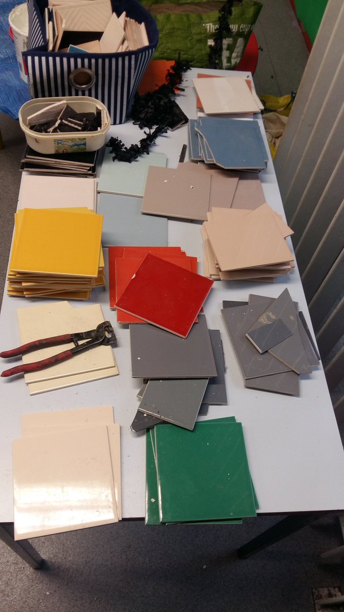 ArtsGorton's tweet photo. Parkin and Mosiacs. We have been at Gorton Library making small mosiac bee coasters. We will be running workshops for the next 5 Mondays at the library. Information will be put up on here.
#gortonvisualarts #mosaic #gortonlibrary #communityarts https://t.co/uGcJve6ntQ