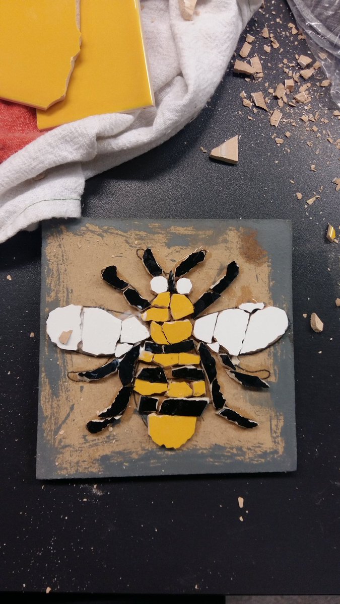 ArtsGorton's tweet photo. Parkin and Mosiacs. We have been at Gorton Library making small mosiac bee coasters. We will be running workshops for the next 5 Mondays at the library. Information will be put up on here.
#gortonvisualarts #mosaic #gortonlibrary #communityarts https://t.co/uGcJve6ntQ
