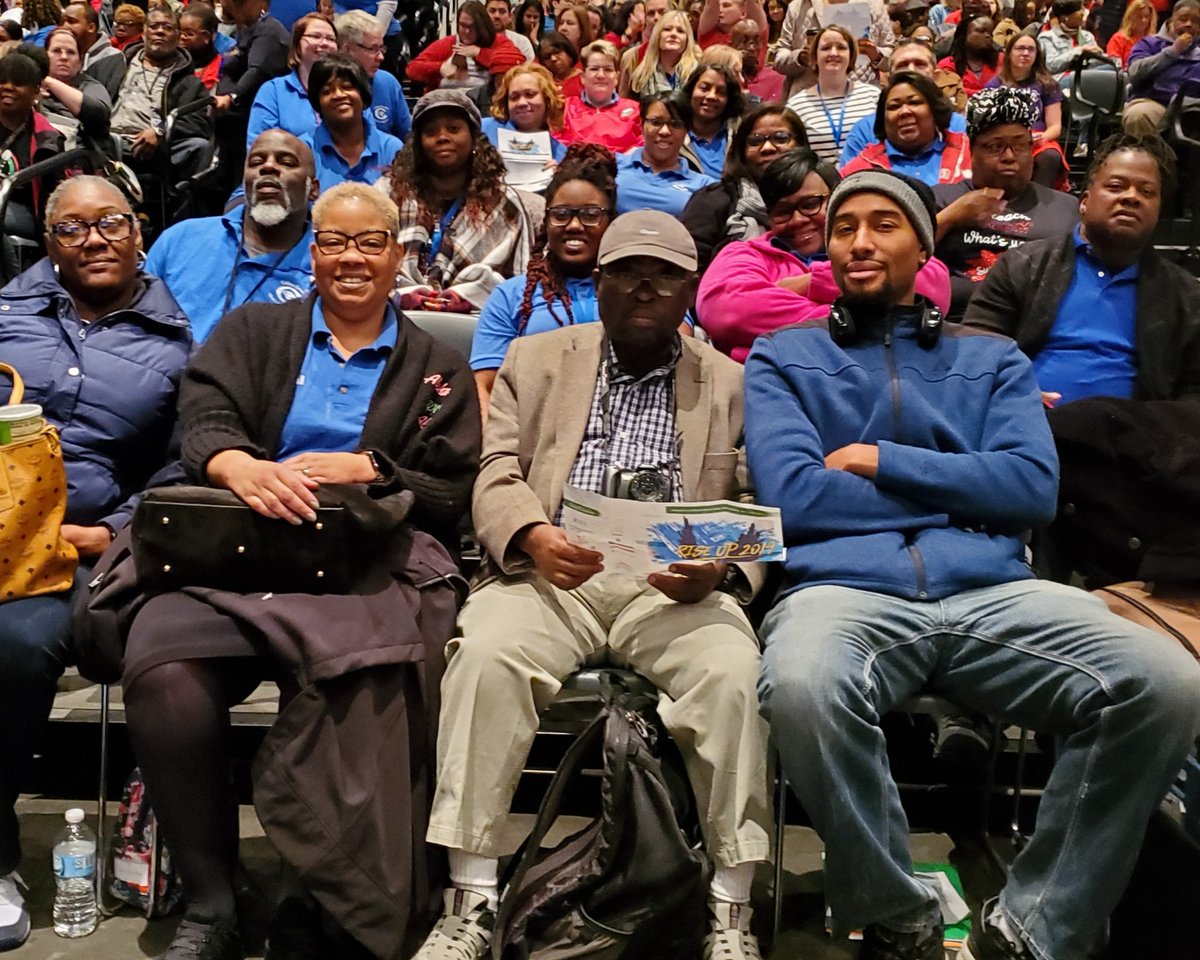 CarletonCougars's tweet photo. Carleton is on the rise β¬οΈ. Nice to be recognized by the district for our continuous efforts to Elevate Expectations for Excellence! π― #dpscdriseup2019
#EEE https://t.co/wsXi8M4gM5