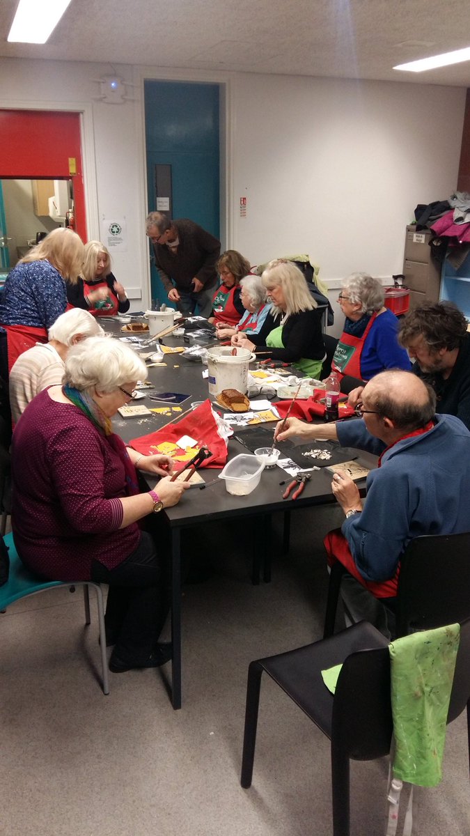 ArtsGorton's tweet photo. Parkin and Mosiacs. We have been at Gorton Library making small mosiac bee coasters. We will be running workshops for the next 5 Mondays at the library. Information will be put up on here.
#gortonvisualarts #mosaic #gortonlibrary #communityarts https://t.co/uGcJve6ntQ