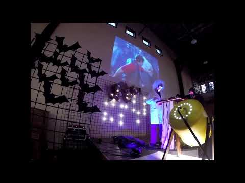 Norhythmic feat. Crystylwyzzyrd at Mac Market Halloween 10/31/19 dlvr.it/RHgKhv