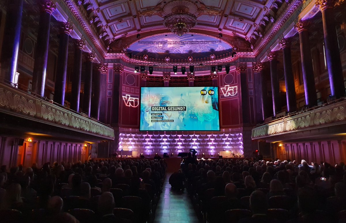 VhUHessen's tweet photo. Vorhang auf für den 28. Hessischen Unternehmertag! 🎺🎺🎺
Das Thema ist „Digital gesund?“, die Hashtags #HUT2019 und #HessenChampions. https://t.co/L5k0EGEgWs