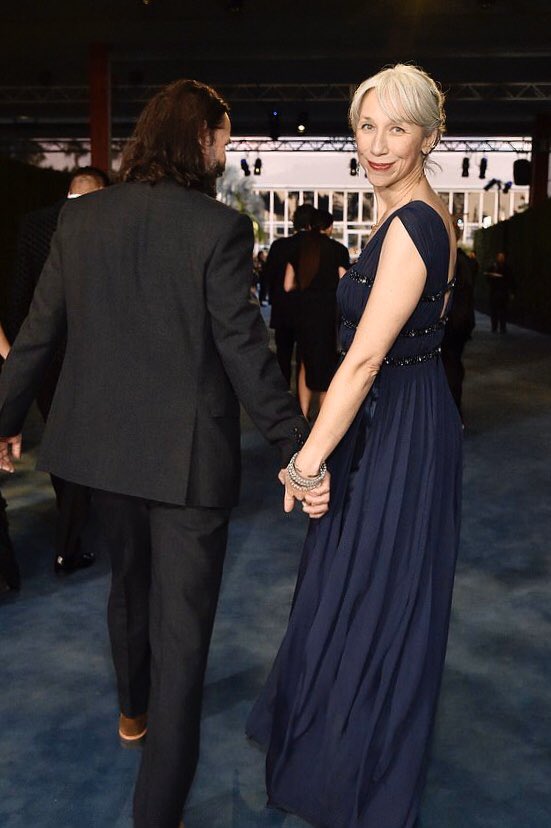 Ideal jinsiy pozitsiya Dikni silkitayotgan ayol pornosi