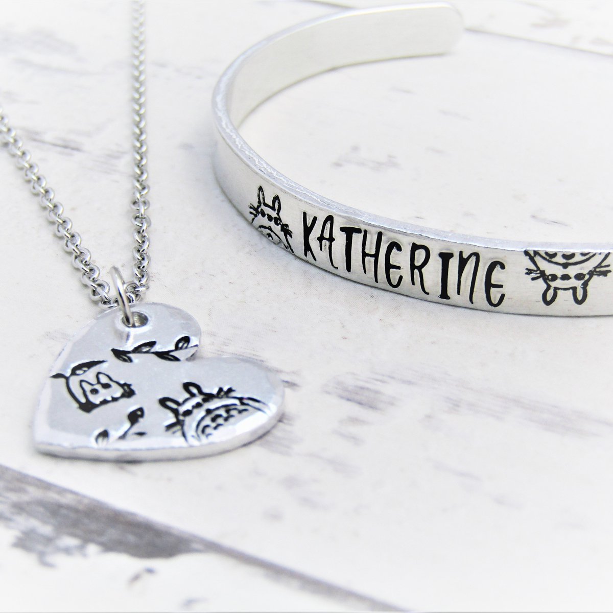 RogueBunnyUK's tweet photo. YIKES! 94 sleeps till Christmas! This beautiful personalised Totoro set is perfect for Studio Ghibli fans! Check out the whole range here >> https://t.co/BAEzhWPMCg #totoro #studioghibli #myneighbortotoro #anime #ghibli #kawaii #hayaomiyazaki #art #inktober #japan https://t.co/YukyVuPCZ5