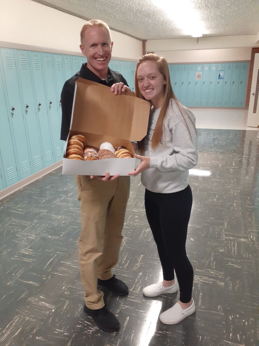 whitemore12's tweet photo. I brought donuts today in honor of national red head (strawberry blonde) day.  #gingerpower https://t.co/Rm3ZSHmVvj