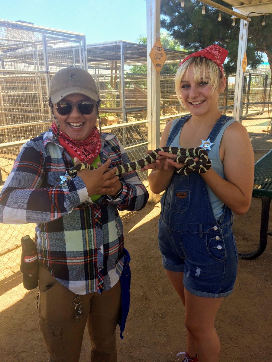 ForeverwildEAS's tweet photo. Volunteer interview!! NOV 13 @ 5pm https://t.co/r0dMKuV1pu