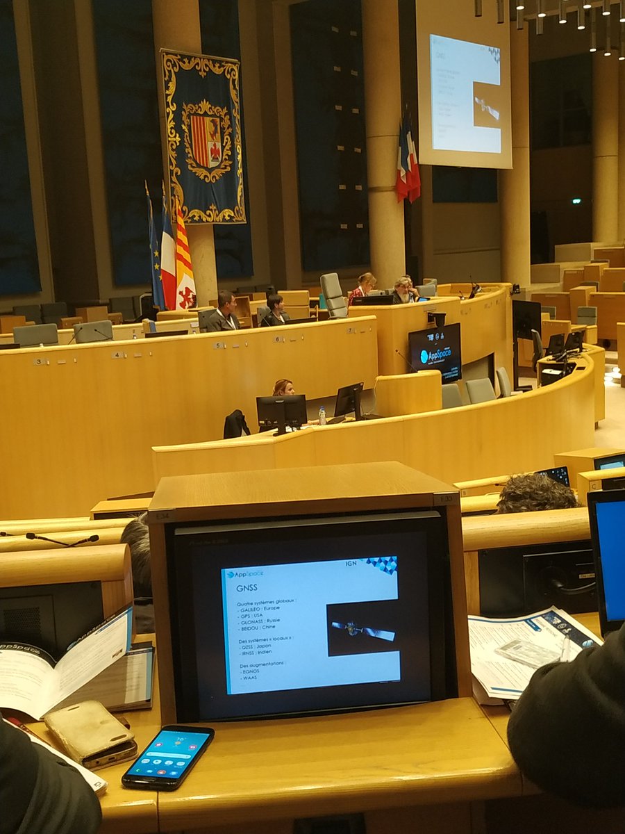 CRIGEPACA's tweet photo. Nous quittons l'observation de la Terre 🌍, pour la navigation et les télécommunications à #AppSpace2019 ! #GNSS #Galileo 🛰️ avec @IGNFrance @CNES @TomTom , satellitaires et télécommunications avec @CNES https://t.co/YpsUAWIn9J
