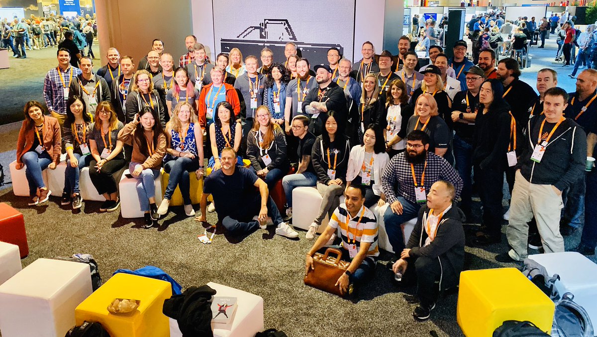 Meet the team behind Microsoft Learn and your docs! The <a href="/docsmsft/">Microsoft Dev Docs</a> and  <a href="/azureadvocates/">Azure Dev Advocates</a> are at the Learn booth in The Hub. Come and hang out with us today! #MSIgnite