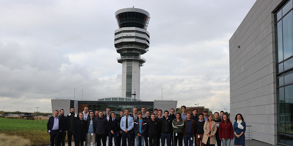 DecuyperJohan's tweet photo. Verwelkoming toekomstige luchtverkeersleiders voor ANA Lux (Luxemburg) en Belgische Defensie. #futureproofcompany #skeyes #epnb #promisingcareers #succes https://t.co/5CqqHaXhNa
